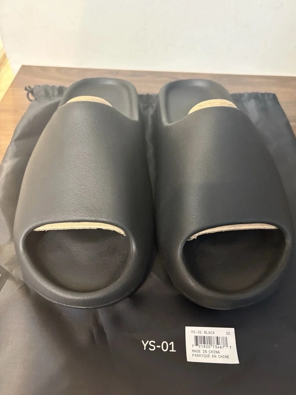 YZY YS01 black Slides- size 10 - Picture 2 of 3